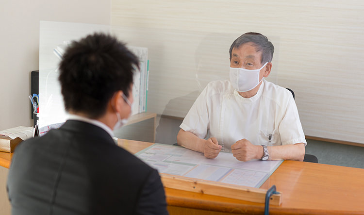 飛沫防止フィルムを使った診察 - 新型コロナウイルス感染症に対する感染対策の強化について | 福岡市博多区 不知火クリニック(うつ病の治療･入院･カウンセリング)